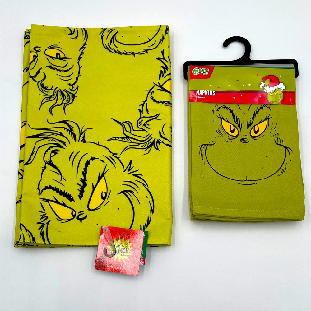 The Grinch‎ Christmas Table Runner and (4) Napkins Set Dr. Seuss NWT
